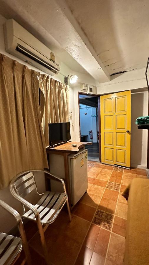 Relax Guest House Patong Exterior photo